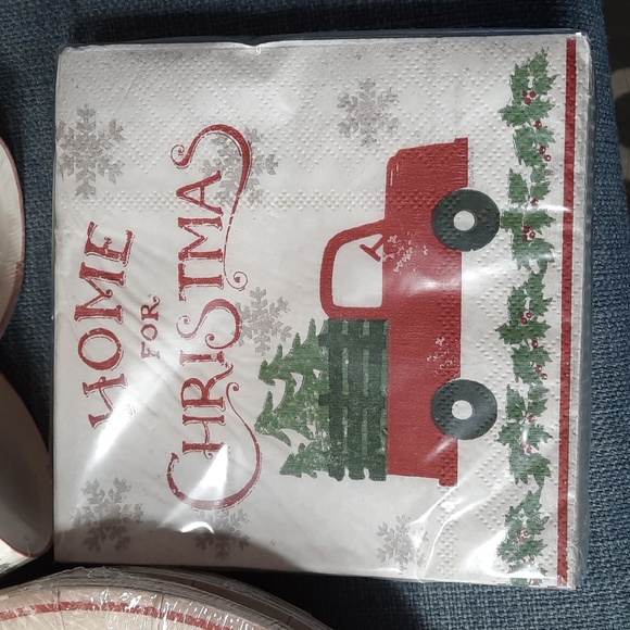 Paper Plates Dessert Cocktail Cups Set Merry Christmas Truck NWT - Picture 3 of 5